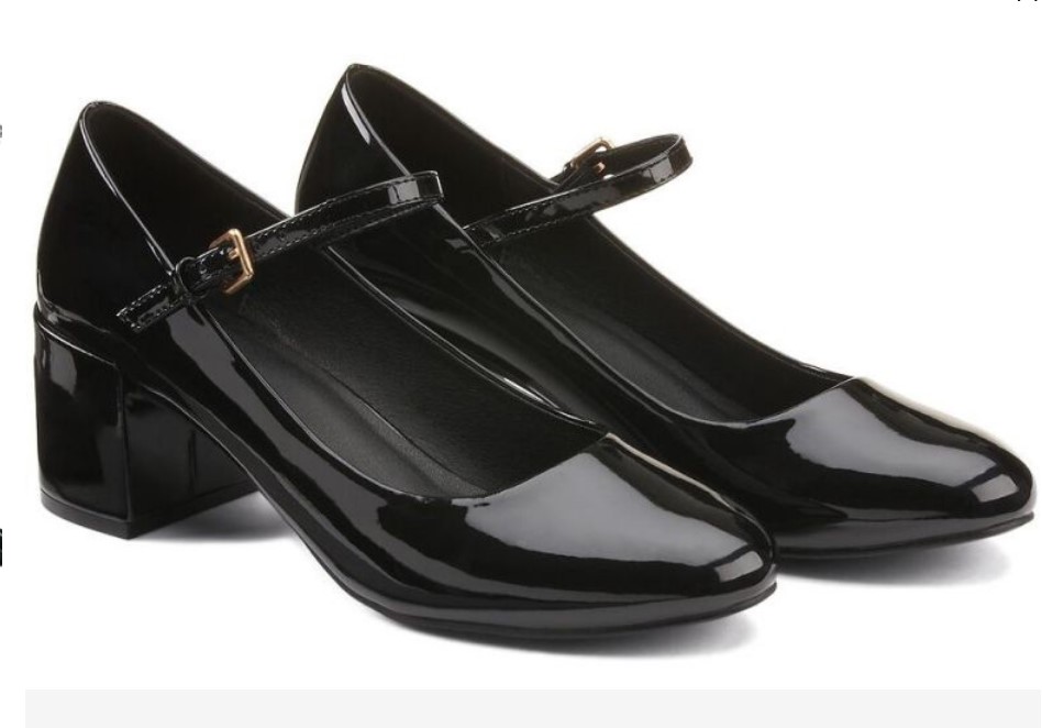 Black patent‑leather wide‑fit Mary Jane pumps with a 6 cm block heel, round toe, and adjustable buckle strap.