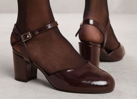 A pair of pump heels with a steady heel height for flat feet