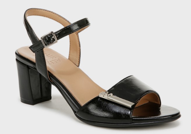 A black casual heeled sandal with a steady heel height for flat feet .