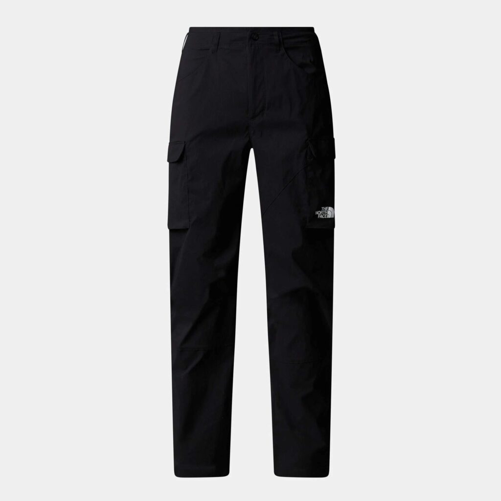 The North Face Men's Exploration Cargo Pants in black, with FlashDry™ technology and a relaxed fit. Perfect for men seeking comfortable and durable cargo pants for men in Dubai, whether for city exploration or light adventures.