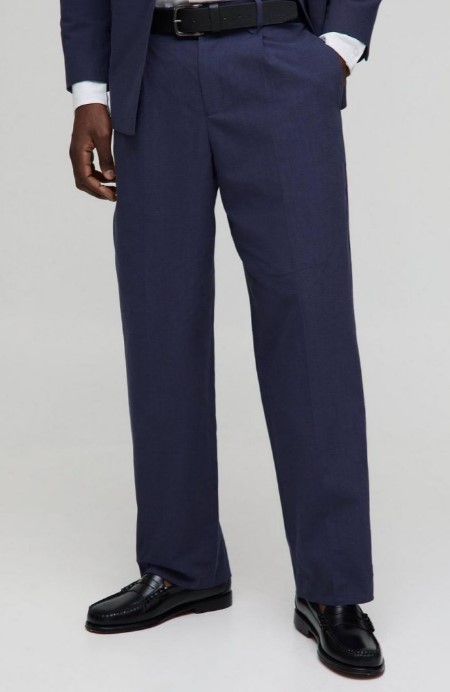BoohooMAN Relaxed Fit Linen Blend Trouser – Navy: A comfortable, relaxed-fit navy linen-blend pair of Formal Trousers for Men, providing airflow and flexibility for smart-casual wear in the heat.