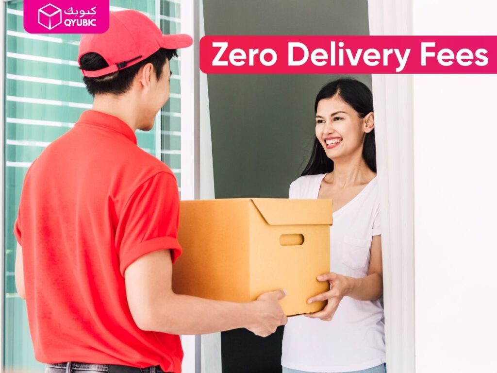 A delivery agentt is giving a customer her parcel without charging any delivery fee