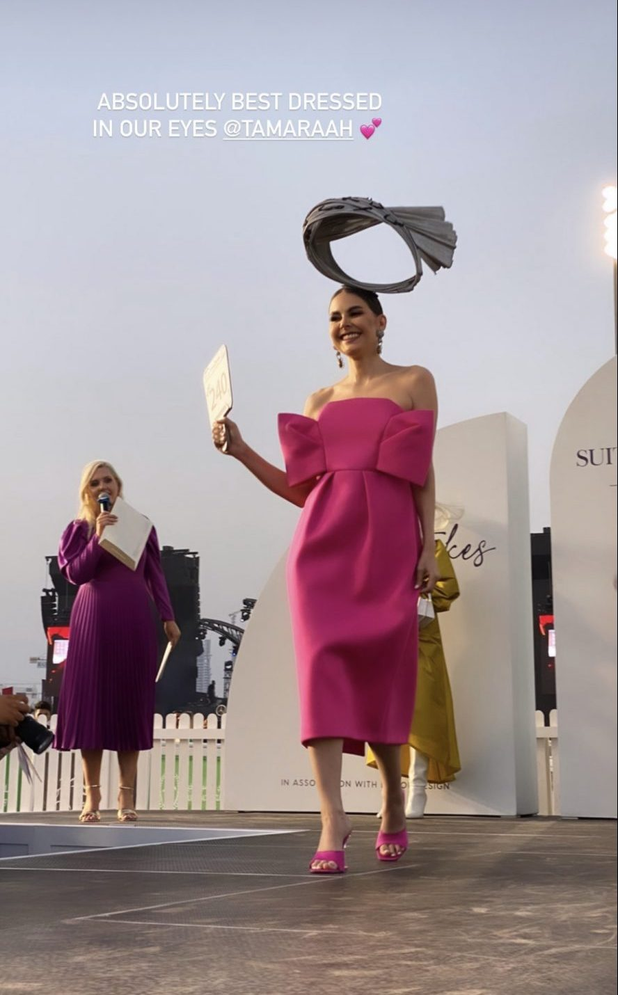  Saudi fashion designer Tamara Al-Gabbani, in 2022, donned a unique hat inspired by the Museum of the Future for dubai world cup.